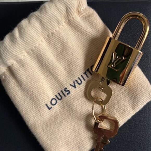 Louis Vuitton New Lock and Key with Dust Bag - Picture 4 of 4